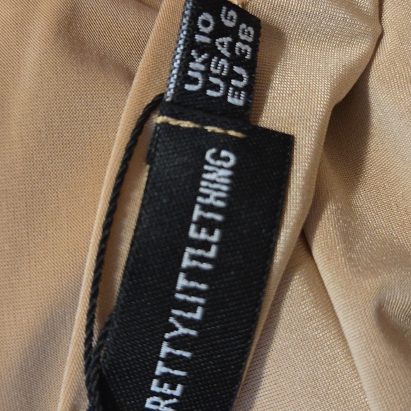 PrettyLittleThing Backless Halter - Picture 3 of 3